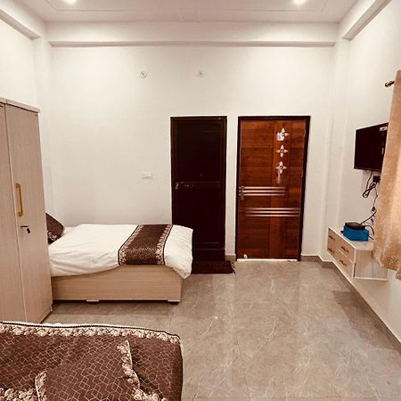 Shri Ram Darbar Hotell Ayodhya Eksteriør bilde