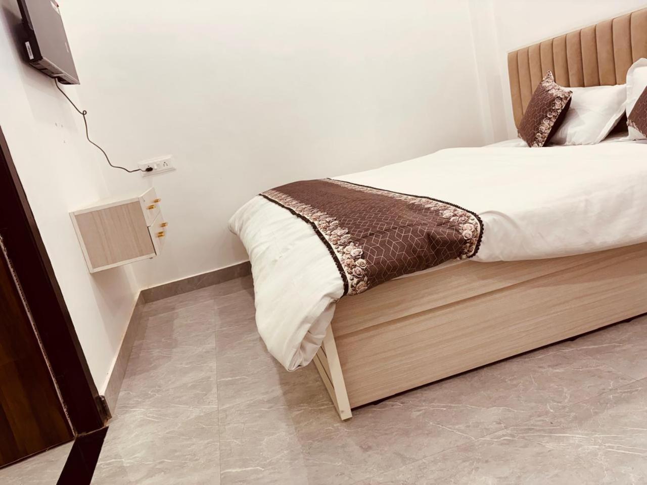 Shri Ram Darbar Hotell Ayodhya Eksteriør bilde