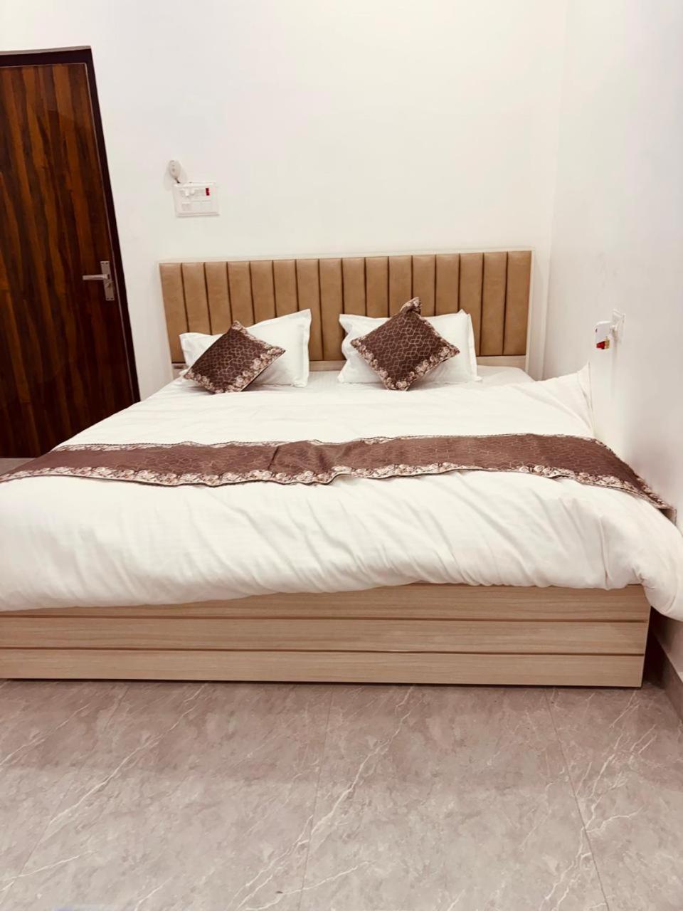 Shri Ram Darbar Hotell Ayodhya Eksteriør bilde