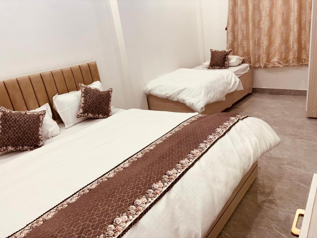 Shri Ram Darbar Hotell Ayodhya Eksteriør bilde