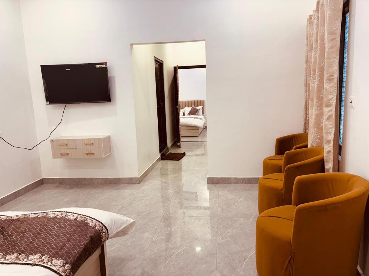 Shri Ram Darbar Hotell Ayodhya Eksteriør bilde