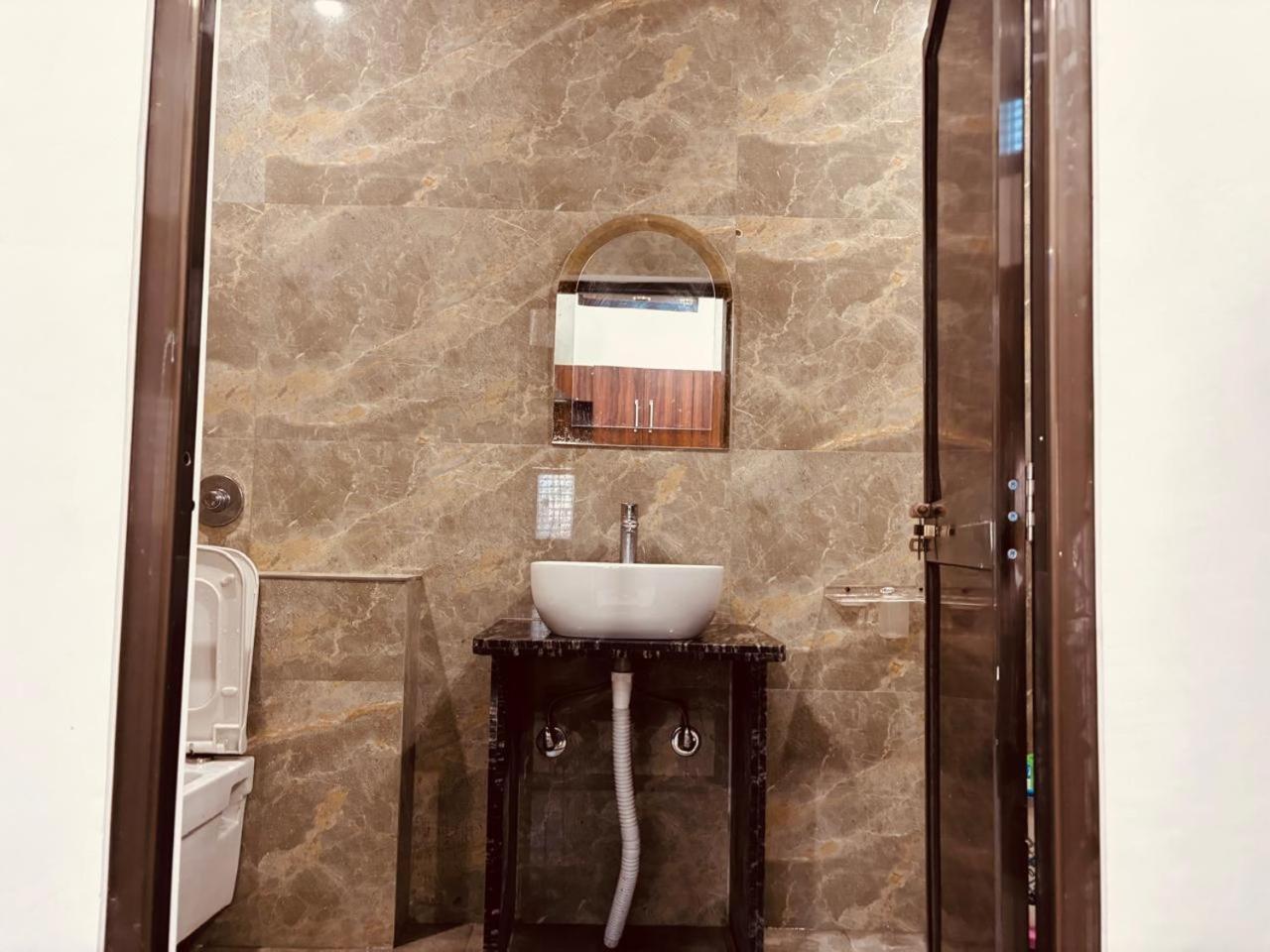 Shri Ram Darbar Hotell Ayodhya Eksteriør bilde