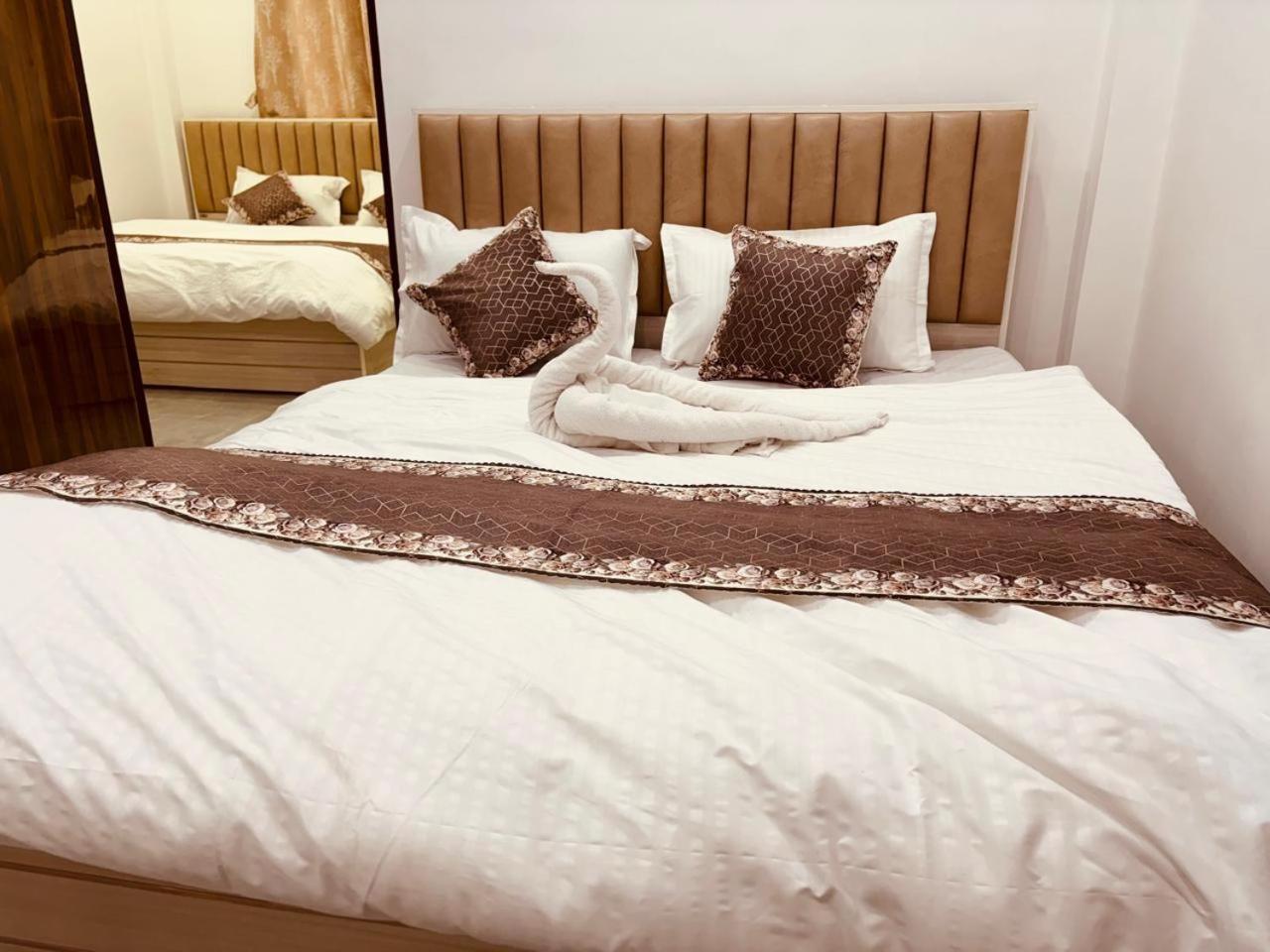 Shri Ram Darbar Hotell Ayodhya Eksteriør bilde