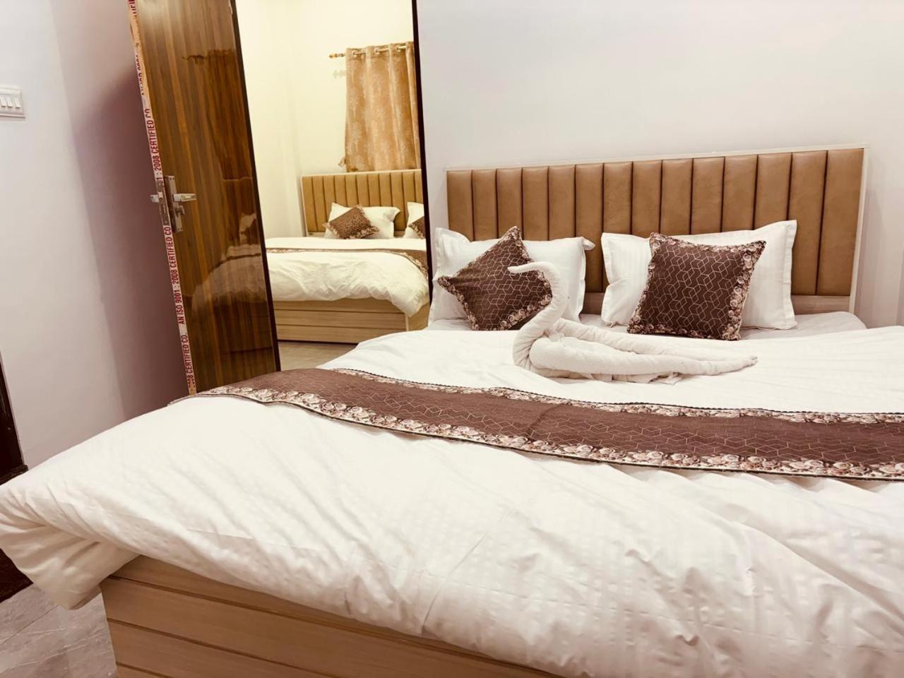 Shri Ram Darbar Hotell Ayodhya Eksteriør bilde