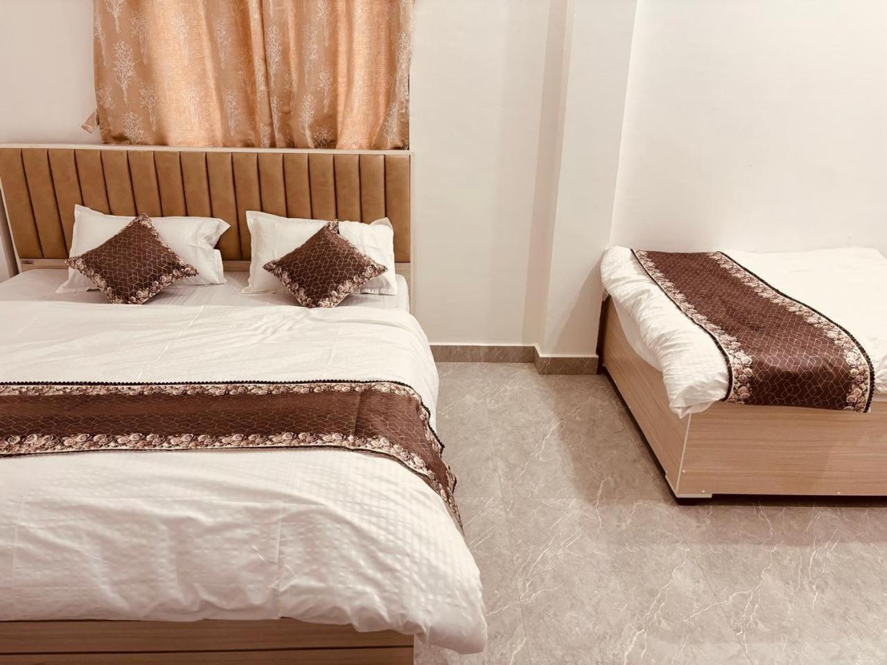 Shri Ram Darbar Hotell Ayodhya Eksteriør bilde