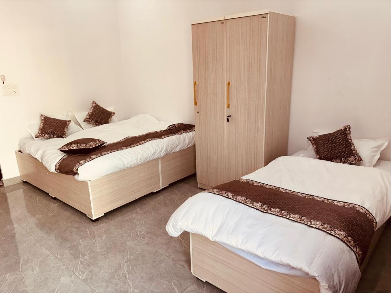 Shri Ram Darbar Hotell Ayodhya Eksteriør bilde